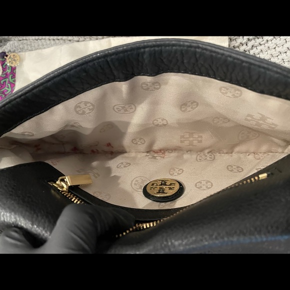 Tory Burch Amanda Crossbody Black Leather Logo Bag - Picture 4 of 14